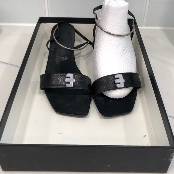 Shoes - Leather sandal with metal and lilac jade details